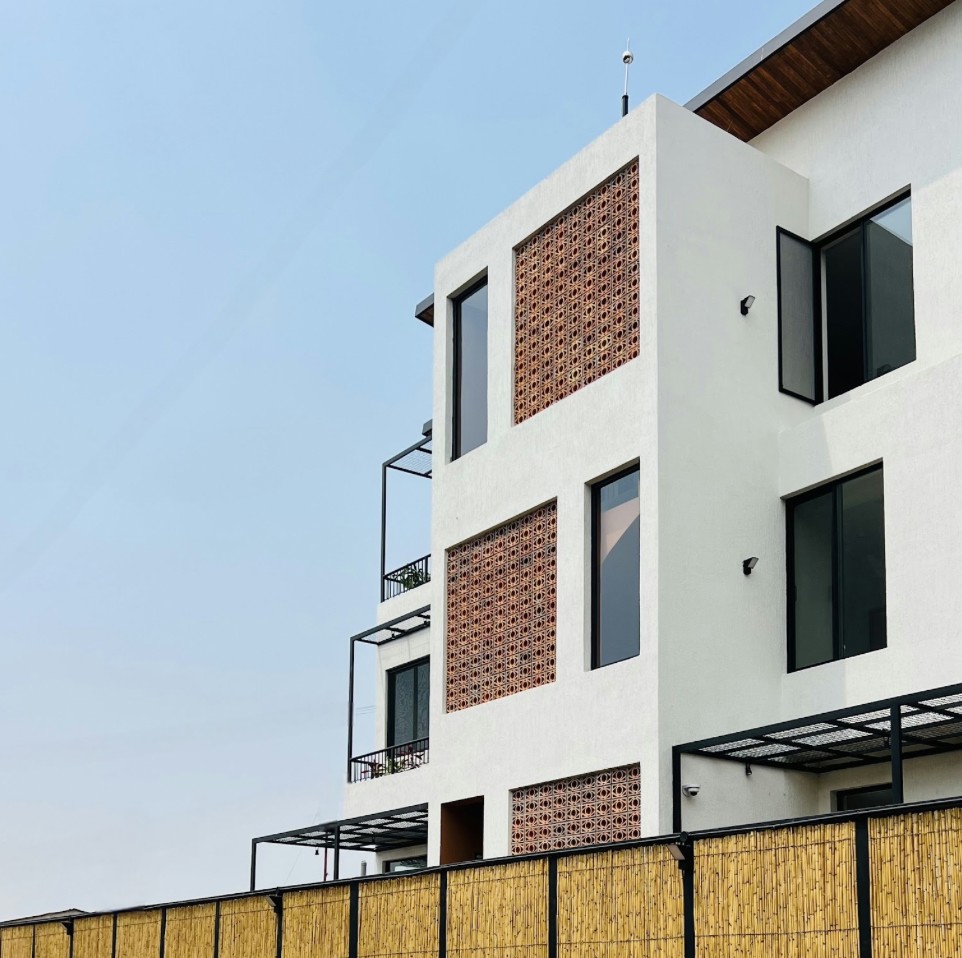 Kona Apartments — facade